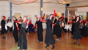 Tänzerinnen von Lady Solo tanzten bei der Silvesterfeier des TC SW Reutlingen