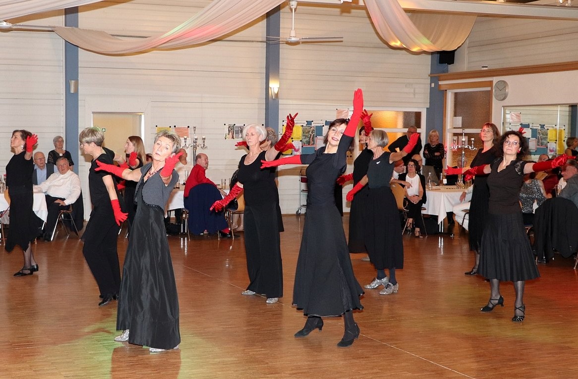 Tänzerinnen von Lady Solo tanzten bei der Silvesterfeier des TC SW Reutlingen